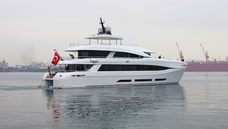 Image for article Logos launches 33.7m Catamaran, 'Quaranta'